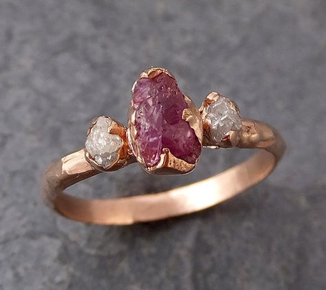 17 Raw Stone Engagement Rings That Will Appeal To The Offbeat Bride | HuffPost Life Raw Stone Engagement Rings, Raw Jewelry, Pink Gemstone Ring, Raw Sapphire, Pink Gemstones Ring, Ring Three Stone, Raw Gemstone Ring, Estilo Indie, Three Stone Ring