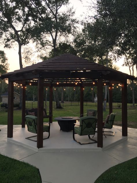 Hexagon Pergola will be th climbing plants as center for backyard Hexagon Patio Ideas, Hexagon Pergola Design, Backyard Gazebo Patio, Round Gazebo Ideas Backyard, Hexagon Gazebo Ideas Backyard, Circle Pergola, Hexagonal Pergola, Hexagon Pergola, Octagon Gazebo Ideas Backyard