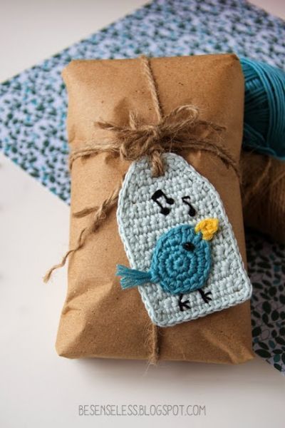 Nightingale Gift Tag Free Nightingale Gift Tag Crochet Pattern... (Mingky Tinky… Crochet Packaging Ideas, Ball Of Yarn, Free Gift Tags, Crochet Decoration, Crochet Bookmarks, Diy Coasters, Crochet Motifs, 자수 디자인, Crochet Applique