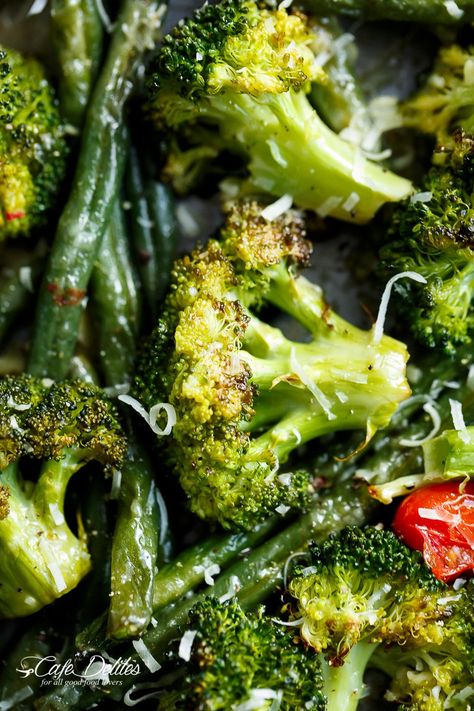 Sheet Pan Garlic Parmesan Roasted Broccoli & Green Beans is an easy-to-make and easier to eat side dish for any meal! A family and reader favourite! Broccoli And Green Beans, Parmesan Roasted Broccoli, Garlic Broccoli, Cafe Delites, Roasted Green Beans, Green Veggies, Low Carb Side Dishes, Sheet Pan Meals, Keto Side Dishes