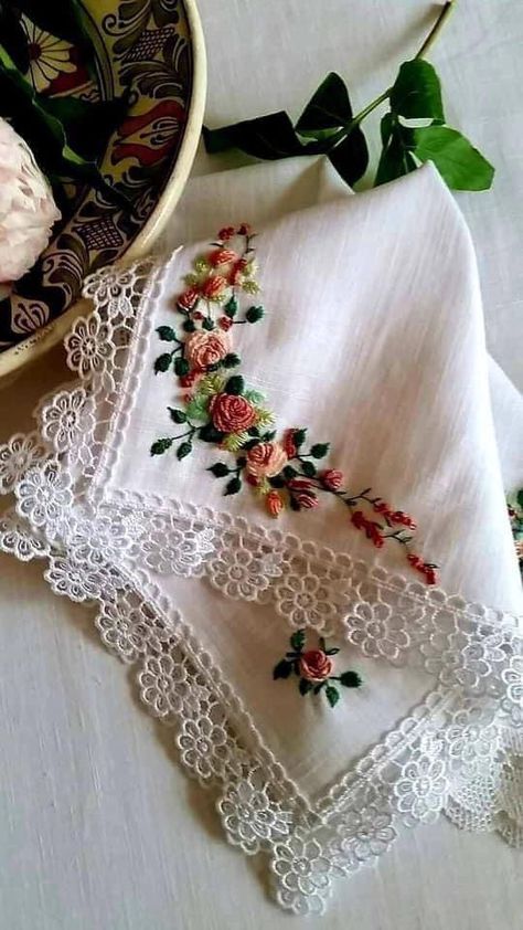 Hand Embroidery Corner Designs, Floral Corner Embroidery Designs, Embroidery Designs For Hankies, Embroidery Table Cloth Design, Hand Kerchief Embroidery, Embroidery Corner Designs, Hanky Embroidery Design, Corner Embroidery Designs, Embroidery Handkerchief