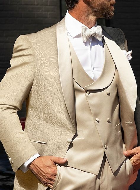 Gold Tuxedo, Prom For Guys, Prom Suits For Men, Wedding Tux, Gold Suit, Suits Prom, Groomsmen Suits, Prom Suits, Tuxedo Wedding