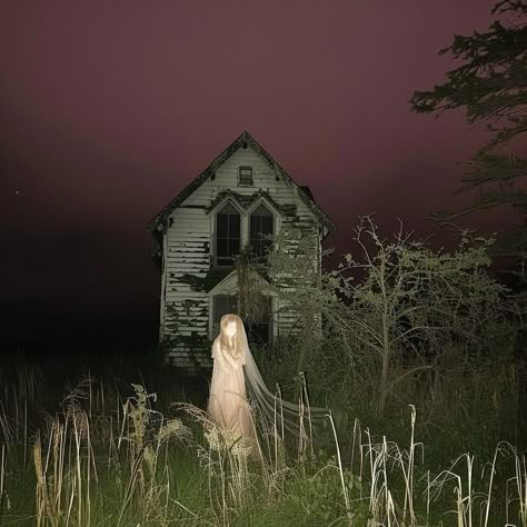 Southern Gothic Witch, Abandoned Church Aesthetic, Haunting Aesthetic, Southern Gothic Aesthetic, Ethel Cain, American Gothic, Abandoned House, Southern Gothic, Gothic Aesthetic