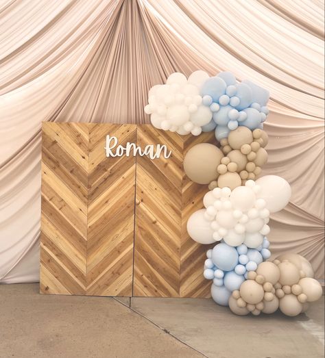 Cheveron wooden backdrop balloon garland Balloon Arch With Wood Backdrop, Balloon Arch On Wood Backdrop, Balloon Arch Wood Backdrop, Wood Arch Backdrop With Balloons, Wood Backdrop With Balloons, Backdrop Balloon Garland, Backdrop Balloon, Wooden Backdrop, Wooden Backdrops