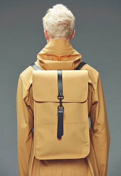 Rains Fall/Winter '16 | Fashion Journal Techwear Backpack, Rains Backpack, Fashion Journal, Street Style Bags, Simple Backpack, City Backpack, Unisex Backpack, Fashion Journals, Vintage Backpacks