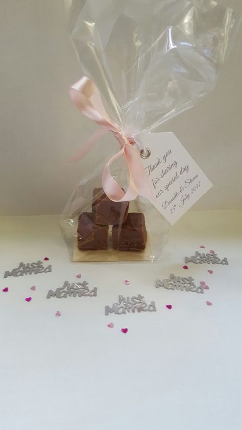 Fudge Wedding Favours, Loz Wedding, Wedding Centerpieces Mason Jars, Hunting Wedding, Summer Favors, Favour Ideas, Winter Wedding Favors, Event Favors, Wedding Day Gifts