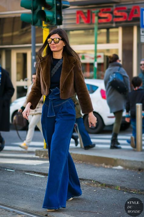 Milan Fashion Week Fall 2017 Street Style: Giovanna Battaglia Engelbert Giovanna Battaglia Style, Giovanna Battaglia Engelbert, Modest Chic, Week Inspiration, Fashion Week Inspiration, Italian Fashion Street, Giovanna Battaglia, Casual Fridays, Street Style 2017