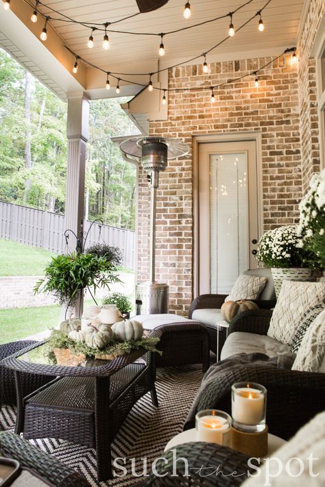 These tips and ideas on how to create a cozy fall patio will inspire you to transition your favorite outdoor space for continued use through the fall and winter months. #outdoorliving #decor Cozy Fall Patio, Fall Patio, Patio Inspiration, House With Porch, Front Porch Decorating, Outdoor Patio Decor, Decoration Inspiration, Wicker Furniture, Porch Patio