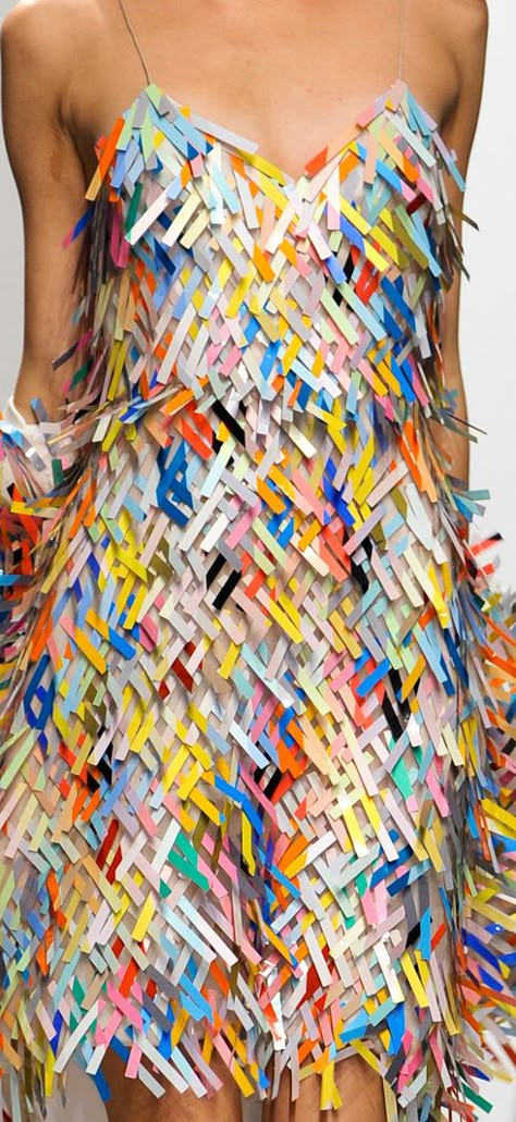 wowza Paper Clothes, Recycled Dress, Paper Fashion, Design Moda, Paper Dress, Colorful Dress, Recycled Fashion, Textiles Fashion, Moda Vintage