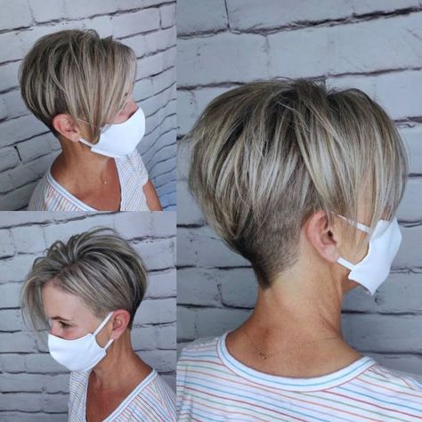 Undercut com franja lateral longa Edgy Pixie Hairstyles, Longer Pixie Haircut, Pixie Cut With Bangs, Pixie Haircut For Thick Hair, Short Hair Undercut, Edgy Short Hair, Blonde Pixie Cuts, Penteado Cabelo Curto, Short Pixie Haircuts