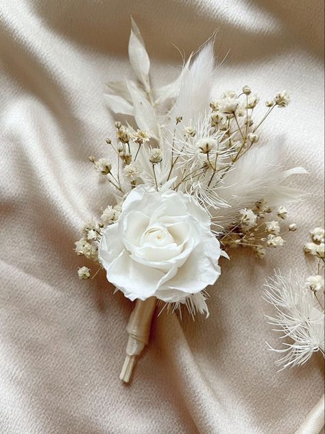 Buttonholes Wedding Rustic, Pampas Buttonhole, Grooms Flowers Boutonniere, Groom Flower Pin, Wedding Button Holes, Cream Wedding Theme, Pampas Flower, Groom Buttonhole, Dried Flower Bouquet Wedding