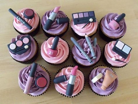 Make Up Torte, Makeup Cupcakes, Spa Cake, Fondant Cupcake Toppers, Cupcake Cake Designs, Torte Cupcake, Make Up Cake, Cupcakes Decorados, Beautiful Cupcakes