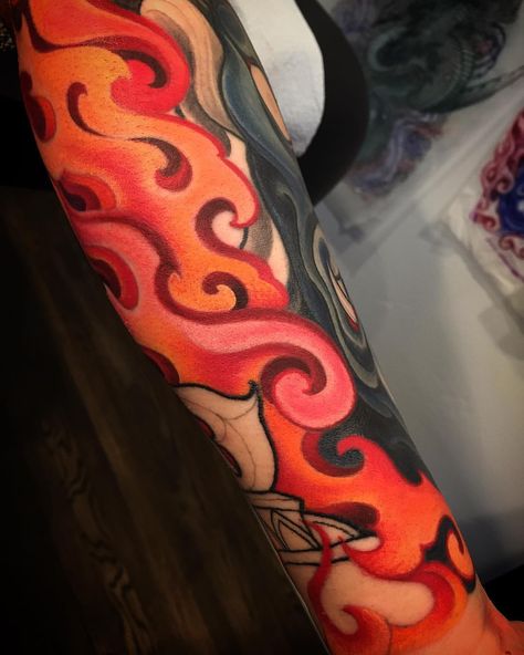 775 Likes, 11 Comments - San Diego, CA (@yushitattoo) on Instagram: “Fire in your heart 🔥🔥🔥#gurutattoo #yushitattoo #sandiego #littleitaly #flametattoo #firetattoo…” Japanese Fire Tattoo Design, Fire Japanese Art, Japanese Tattoo Background, Fire Kanji Tattoo, Neotraditional Fire Tattoo, Japanese Fire Dragon, Guru Tattoo, Scroll Tattoos, Tattoo Shop Decor