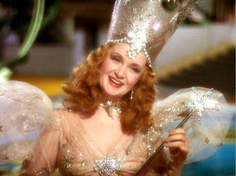 Actress Billie Burke as Glinda the Good Witch of the North in a scene from the 1939 classic "The Wizard Of Oz". Glenda The Good Witch, Wizard Of Oz Movie, Billy Burke, Billie Burke, Wizard Of Oz 1939, Oz Movie, Glinda The Good, Which Witch, Hollywood Costume