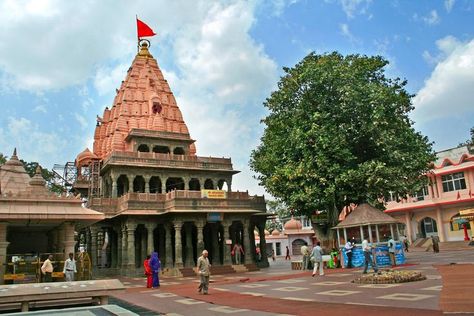 #Ujjain #MadhyaPradeshTourism #Travel #Tourism #Temples #Placestovisitin Ujjain 12 Jyotirlinga, Ujjain Mahakal, Jai Shree Mahakal, Mahakaleshwar Ujjain, Culture Of India, Temple India, India Holidays, India Tourism, Shiva Hd Wallpaper