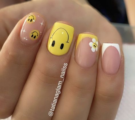 Multicoloured Nails, Summer Nails Short, Short Nail Ideas, Trendy Summer Nails, Beachy Nails, Art Deco Nails, Broken Nails, Simple Gel Nails, Summery Nails