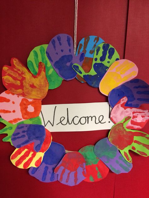 Handprint wreath, Great transition activity for a new class, everyone's handprints to make a wreath for the door! Preschool Crafts First Day Of School, Friendship Wreath Preschool Hand Prints, Door Preschool Decorations, Family Curriculum For Toddlers, Class Handprint Projects, Transition Activities Year 2, Friendship Activity Preschool, Welcome Craft For Kindergarten, Welcome Back Activity For Kids