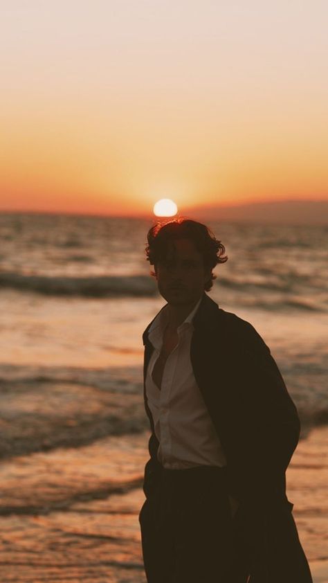 Sunset Portrait Photography Men, Beach Photoshoot Ideas Men, Male Photoshoot Ideas Creative, Sunset Photography People, Aesthetic Self Portrait, Lake Portrait, Adam Gallagher, Poses Male, Dark Beach