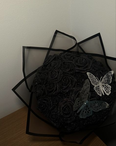 35 rose black bouquet with two butterflies🖤 #bouquet #flowers #glitterroses Black Glitter Roses, Black Rose Bouquet, Black Bouquet, Two Butterflies, Glitter Roses, Bouquet Gift, Aesthetic Flowers, Chocolate Bouquet, Rose Black