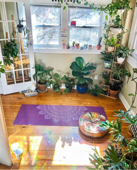 Yoga Studio Apartment, Yoga Room With Plants, House Yoga Room, Small Yoga Room At Home, Yoga Space In Bedroom, At Home Yoga Space, Yoga Area At Home, Yoga Room Ideas Home, Meditation Space Ideas