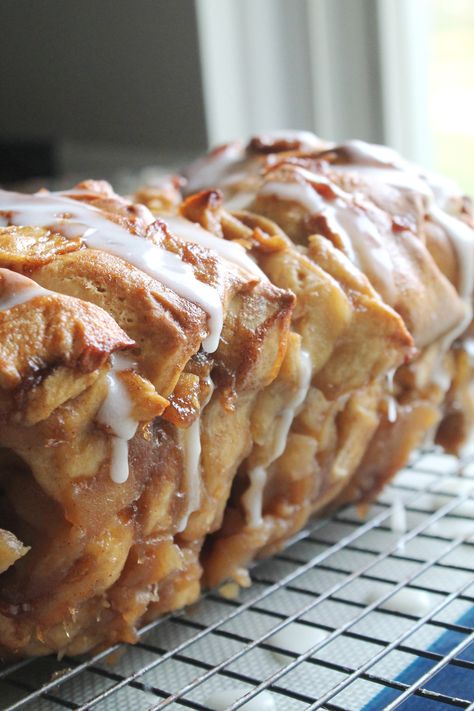 Apple Fritter Bread | The Spiffy Cookie Apple Fritters Bread Recipe, Apple Fritter Bread, Apple Fritter, Apple Dessert Recipes, Apple Bread, Fritter Recipes, Apple Fritters, Bread Recipes Sweet, Quick Bread Recipes