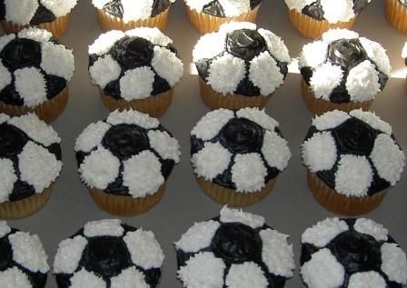 a3165caf3cbe83a964abb56f0049eec3 Soccer Treats, Soccer Cakes, Liverpool Cake, Ball Cupcakes, Soccer Cupcakes, Soccer Snacks, Sport Cupcakes, Soccer Ball Cake, Soccer Birthday Cakes