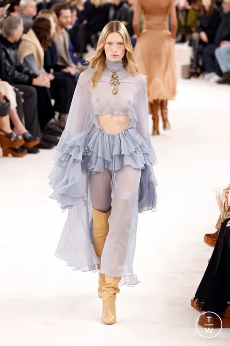 Tagwalk: The Fashion Search Engine Runway Ready To Wear, Fashion Week Dresses, Chloe Fashion, Fashion Show Runway, Paris Fashion Week Runway, Fashion Gal, Fashion Illustration Dresses, Trendy Fall Outfits, Fall Winter 2024