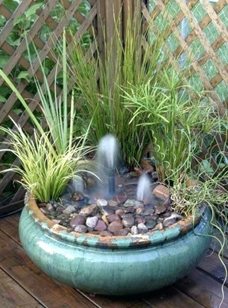 Backyard Water Fountains, Small Water Gardens, Diy Container Gardening, Container Water Gardens, Diy Water Feature, Taman Air, Design Backyard, Indoor Water Garden, Backyard Pond