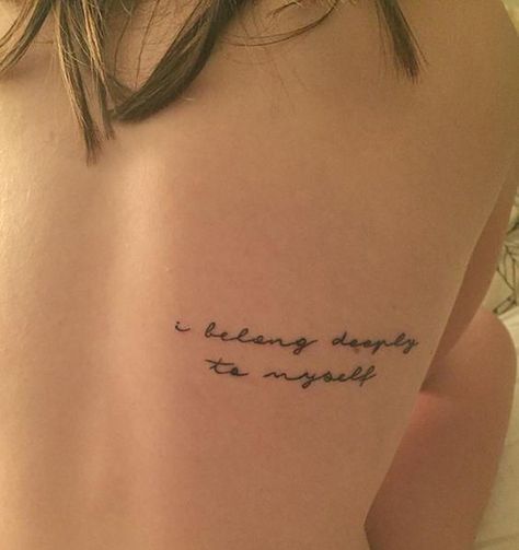 Word Tattoos For Women Back, Quotes Rib Tattoo, Upper Back Script Tattoo, Quote Tattoo Ribs Women, Text Rib Tattoo, Feminine Tattoos Quotes, Word Tattoo Locations, Writing Tattoo Placement Ideas, Aesthetic Rib Tattoo