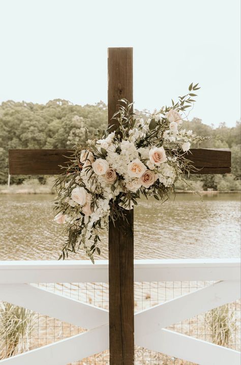 Cross Aisle Wedding, Flowers On Wooden Cross Wedding, Cross Center Piece Wedding, Altar Arch Wedding, Cross With Flowers For Wedding, Rustic Wedding Floral Arrangements, Wedding Cross Florals, Wedding Cross With Flowers, Flower Cross Wedding