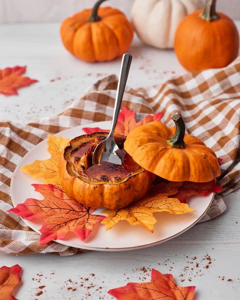 These adorable little pumpkin creme brulees are baked inside a mini pumpkin for the perfect fall dessert to serve at Thanksgiving dinner. The custard is flavored with pumpkin puree and warm fall spices, and it has that classic creme brulee crunchy sugar topping. Baked inside real tiny pumpkins for a show-stopping effect. #fallbaking #thanksgivingdesserts #thanksgivingideas #pumpkin #pumpkinrecipes #pumpkindesserts #minipumpkins #falldesserts #cremebrulee #pumpkinspice #custard #pumpkins Pumpkin Halloween Desserts, Bonni Bakery, Friendsgiving Dessert, Pumpkin Creme Brulee, Baked Custard, Creme Brulee Recipe, Brulee Recipe, Pumpkin Bowls, Pumpkin Custard