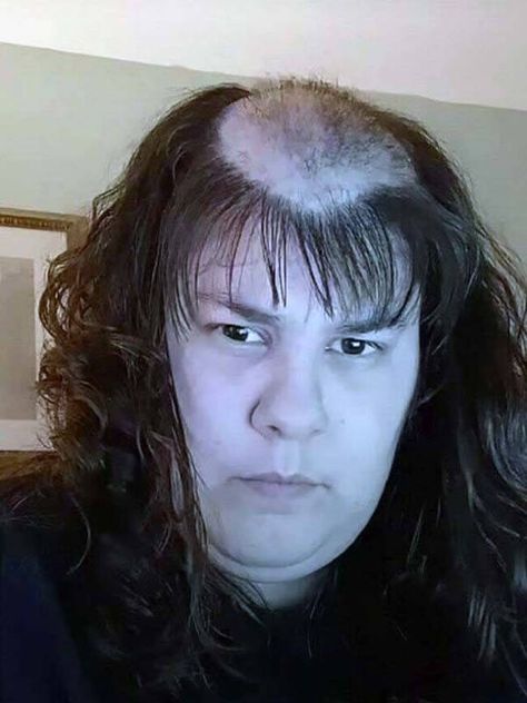 Strange Haircuts, hairdos, hairstyles Try Not To Laugh Photos, Funny Cringe Photos, Weird Funny Pictures Hilarious, Cringe Pictures, Cringe Pfp, Cringe Photos, Funny Haircuts, Meme Temp, Cringe People