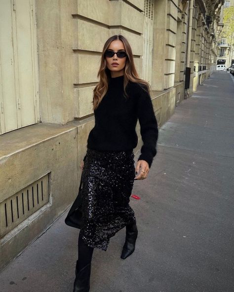 9 Cool Influencers To Follow This Year Sequin Midi Skirt Outfit, Sequins Skirt Outfit, Black Sequin Skirt Outfit, Midi Skirt Outfit Winter, Sequin Babydoll Dress, Sequin Skirt Outfit, Sequin Skirt Long, Midi Outfits, Zara Winter