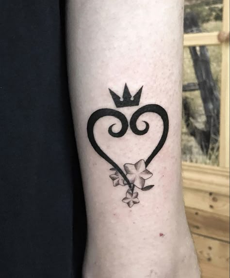 Hearts Tattoo Designs, Keyblade Tattoo, Kingdom Hearts Tattoo, Dr Tattoo, Heart Tat, Simple Heart Tattoos, Beauty And The Beast Tattoo, Hearts Tattoo, Fruit Tattoo