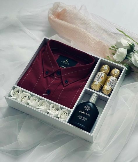 Valentines Gift For Boyfriend Romantic, Gift For Boyfriend Ideas, Meaningful Gifts For Him, Hampers For Men, Wedding Gift Hampers, Luxe Aesthetic, Bridal Gift Wrapping Ideas, Gift Box For Men, Birthday Gifts For Boyfriend Diy