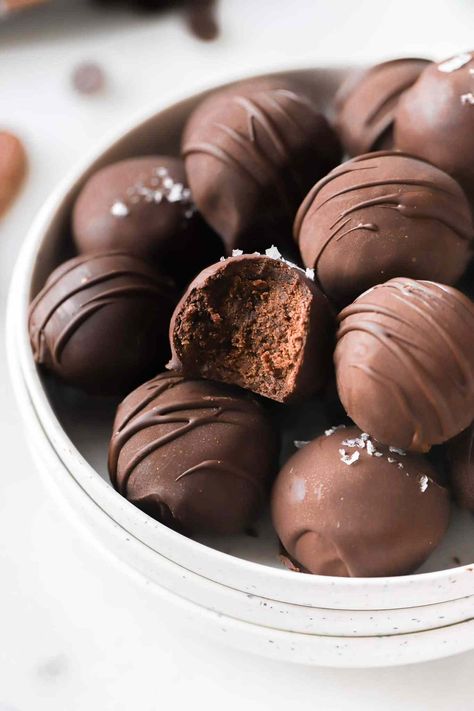 Brownie Truffles with Ghirardelli Chocolate - Baran Bakery Basic Brownie Recipe, Truffle Balls, Pelo Chocolate, Homemade Chocolate Truffles, Brownie Truffles, Candy Kitchen, Homemade Truffles, Truffles Recipe, African Symbols