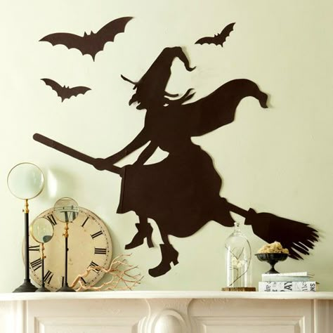 Wickedly Fun Witch Decorations for Halloween Unique Halloween Party Ideas, Outdoor Witch, Strašidelný Halloween, Dekorasi Halloween, Witch Flying, Bat Silhouette, Witch Silhouette, Halloween Mantle, Halloween Fest