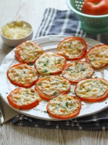 parmtomatoes-5 - Zen & Spice Parmesan Tomatoes, Baked Parmesan Tomatoes, Cooking Tomatoes, Baked Tomatoes, Seafood Appetizers, Juicy Tomatoes, Tomato Recipes, Veggie Sides, Veggie Dishes