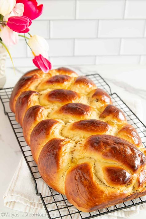 Classic Sweet Bread Recipe (Perfect for Christmas + Easter) Easter Bread With Raisins, Bread With Raisins, Greek Easter Bread, Sweet Bread Recipe, Fermented Bread, Easter Bread Recipe, Italian Easter Bread, Macedonian Food, Italian Easter