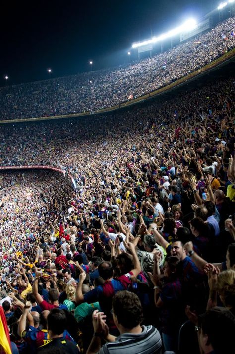 Football, El Classico, Camp Nou, Barcelona, Spain! Has to be experienced:-) Barcelona Football Stadium, Barcelona Sights, Dani Alves, Cr7 Messi, Barcelona Futbol Club, Soccer Stadium, Sports Stadium, Barcelona Football, Football Is Life