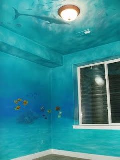 Underwater room, very unique. I love how realistic it all looks and how it looks like it goes on forever! Underwater Mural, Underwater Bedroom, Sea Bedrooms, Underwater Room, Ocean Bedroom, Ocean Mural, Room Murals, Photowall Ideas, Ocean Themed Bedroom