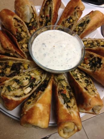 TSR Version of Chili's Southwestern Egg Rolls by Todd Wilbur. Photo by Yessy9 Southwest Egg Rolls, Southwestern Egg Rolls, Egg Roll Recipes, Ranch Dip, Buffalo Chicken Dip, Finger Food Appetizers, Egg Rolls, Ranch Dressing, Chili Recipes