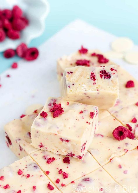 White Chocolate and Raspberry Fudge Slice - Sweetness & Bite Fudge Slice, Raspberry Fudge, Tart Raspberry, No Bake Fudge, Homemade Fudge Recipes, Christmas Baking Cookies, Chocolate And Raspberry, Christmas Fudge, Fudge Recipes Easy