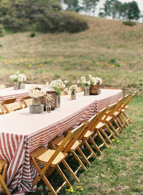 Event Design Country Backyard Party, Rustic Farm Party Decor, Rustic Farm Party, Country Chic Farm Party, Farmhouse Party, Western Chic Party Decor, Classy Barbeque Party, Modern Country Party Decor, Classic Country Birthday Party