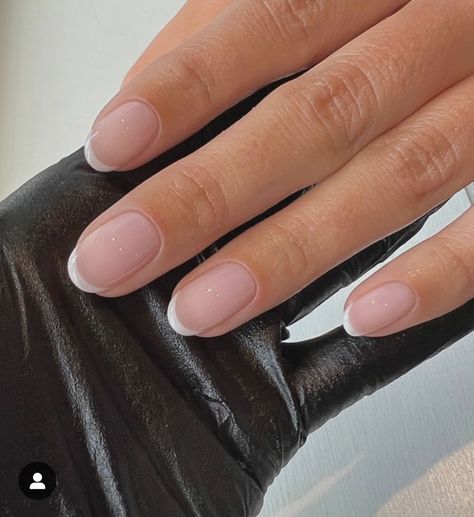 French Manicure On Round Nails, French Manicure Short Oval, Minimal French Manicure, Short Shellac French Nails, French Nails Oval Short, Short Oval Manicure, Short Round Acrylic Nails French Tip, Biab Nails Oval, Dainty French Manicure