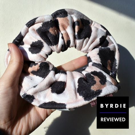 Kitsch Microfiber Towel Scrunchies Review Towel Scrunchie, Scrunchie Bun, Hair Towels, Hair Towel, Curly Hair Routine, Hair Routine, Microfiber Towel, Hair Elastics, Heat Styling Products