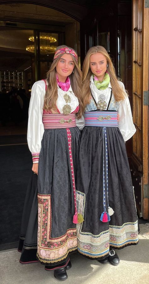 Nordic Traditional Clothing, Bunad Norway, Swedish Outfit, Nordic Outfit, Frozen Jr, Batik Clothing, European Culture, Traditional Fashion, Folk Costume