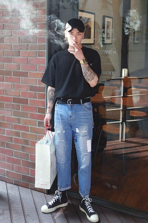 Sneakers Hypebeast, Highsnobiety Fashion, 90s Fashion Men, Tokyo Street Fashion, Urban Aesthetic, Mens Trendy Outfits, Mens Outfit Inspiration, Mens Fashion Streetwear, Mötley Crüe