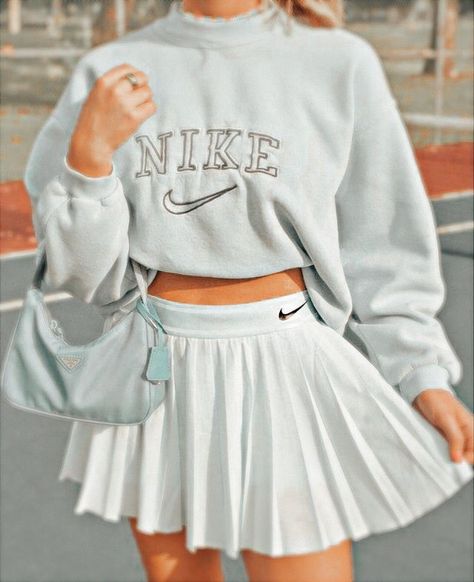 Wardrobe Tips, Nike Sweatshirt, Vsco Girl, Outfits Chic, Nice Style, Chic Fashion, Show Me Your, Show Me, Fashion Ideas