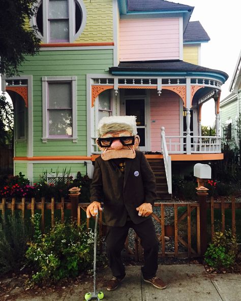 Movie UP Carl Fredrickson costume Halloween Carl frederickson Carl Frederickson, Cornhole Boards, Costume Halloween, Walt Disney, Halloween Costumes, Wonder, Hand Painted, Halloween, Disney